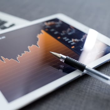 Detalle de tablet con información procesada