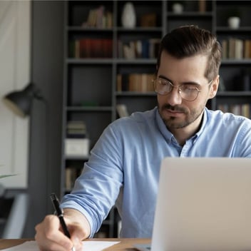 Gerente de pyme toma nota de los tipos de phishing